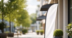 Drapeau oriflamme publicitaire pour booster la visibilité de votre commerce